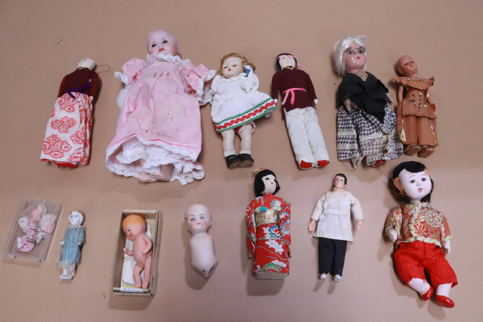 Lot of dolls: Lot of dolls, 3.7"H - 10.2"H