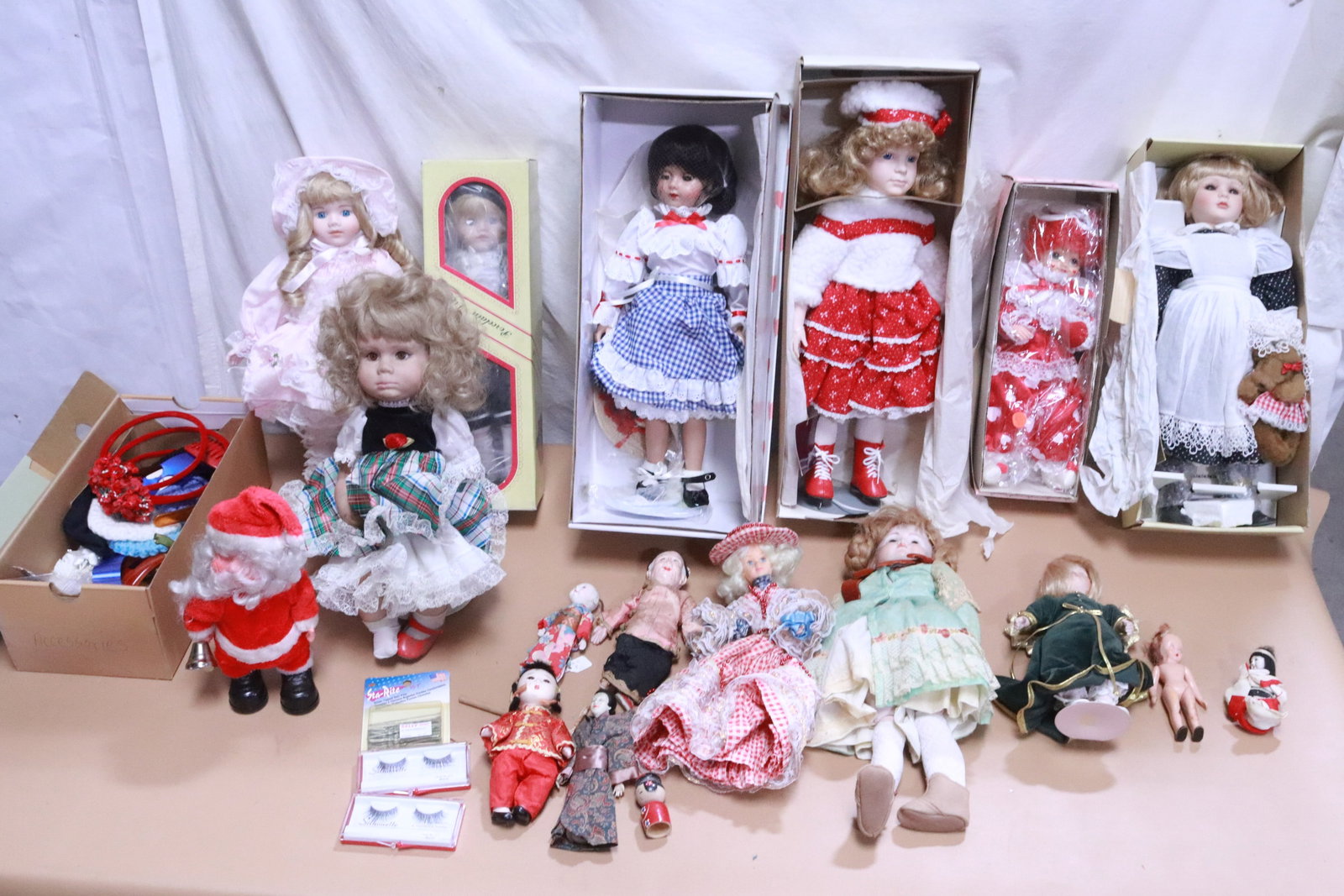 Large lot of dolls (1 of 10)
