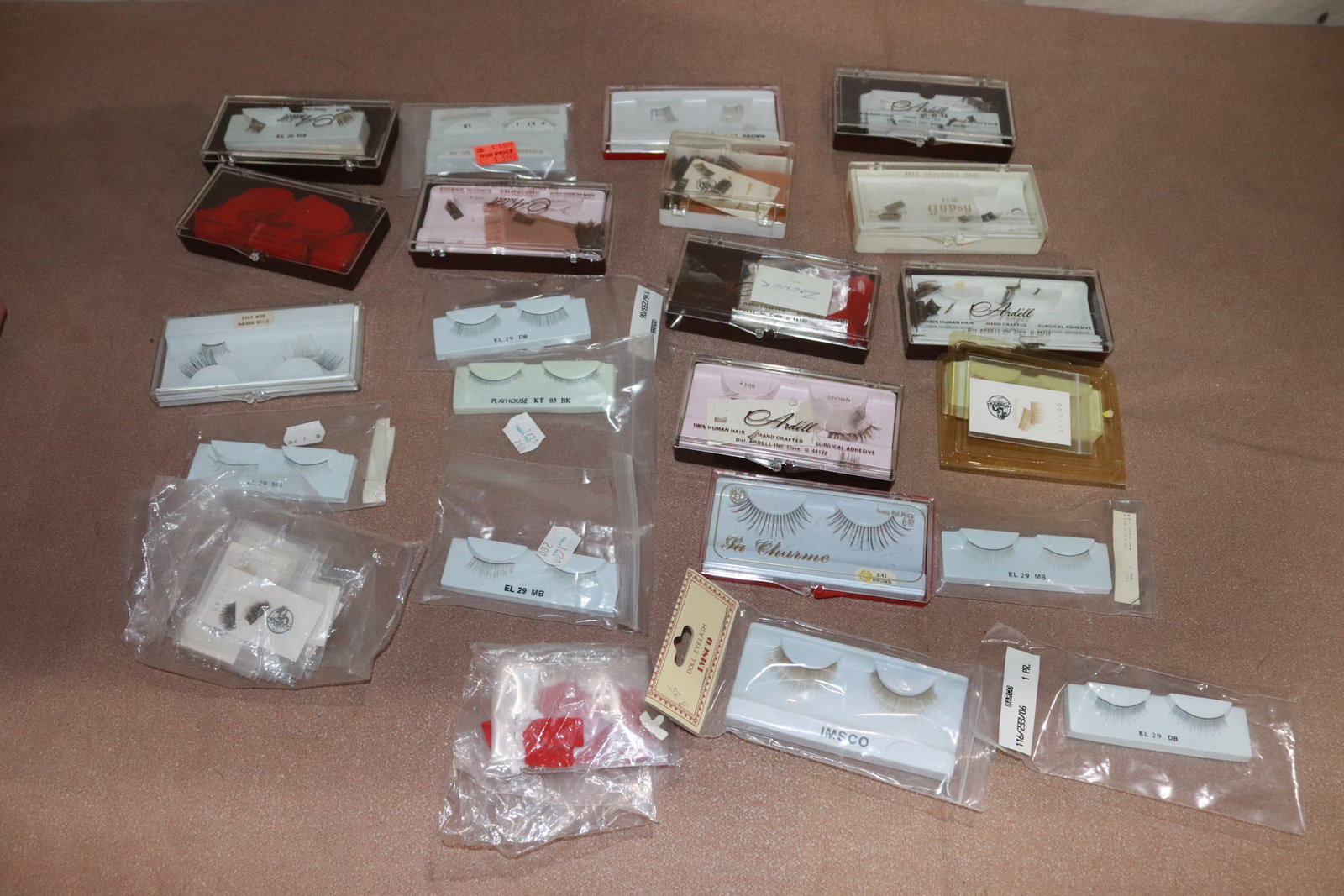 Very large lot of doll eyelashes: Very large lot of doll eyelashes, some by real human hairs