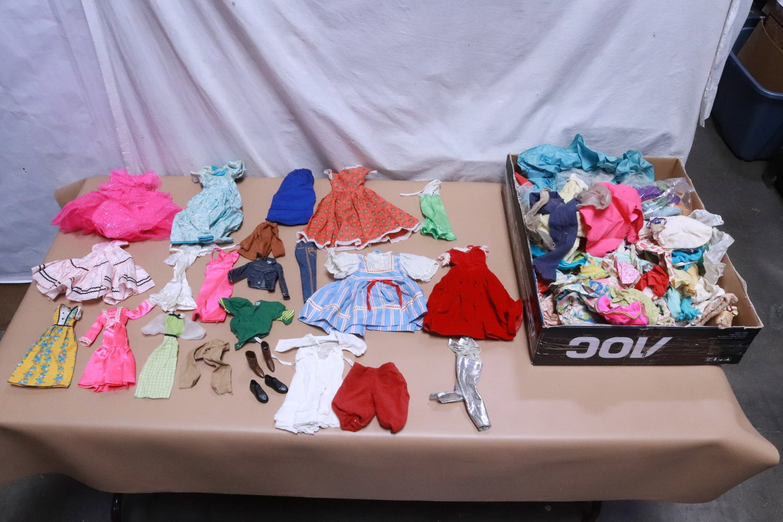 Lot of doll clothings: Lot of doll clothings