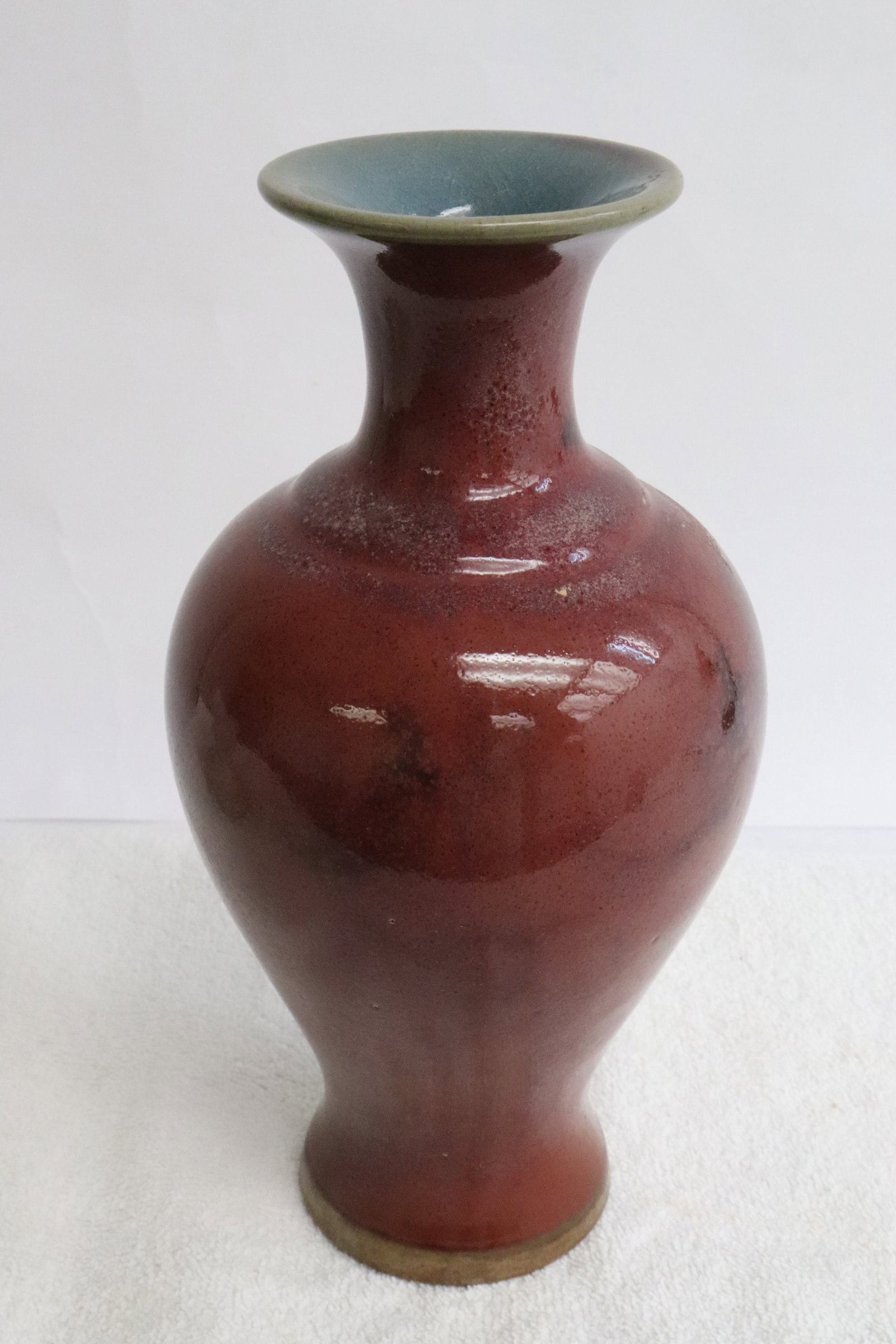 Chinese red glazed porcelain vase (1 of 8)