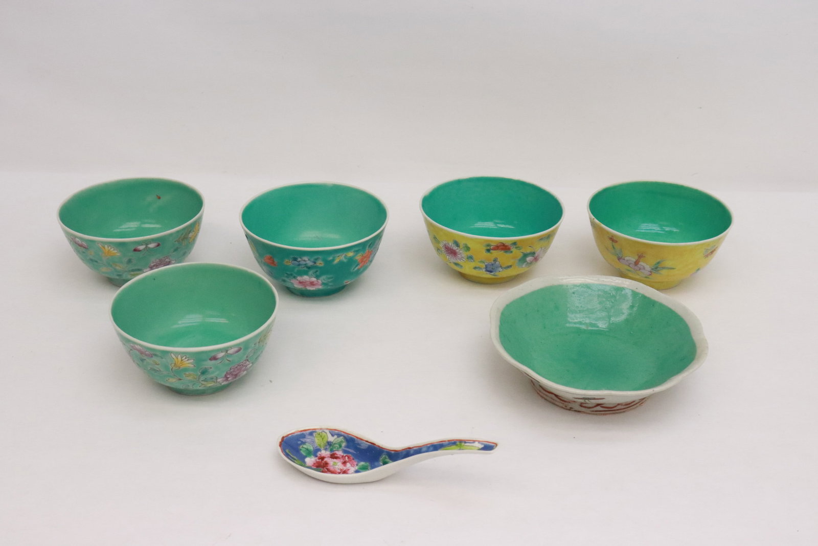 6 Chinese famille rose bowls and a spoon (1 of 10)