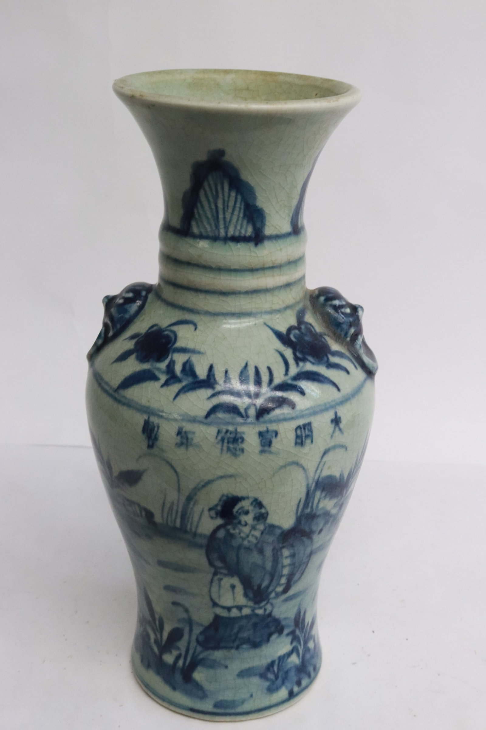 Chinese blue and white porcelain vase: Chinese blue and white porcelain vase, 9.7"x4.5"dia