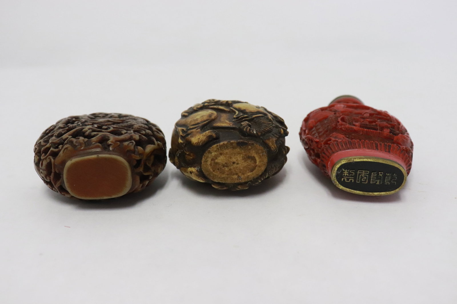 3 snuff bottles - 11
