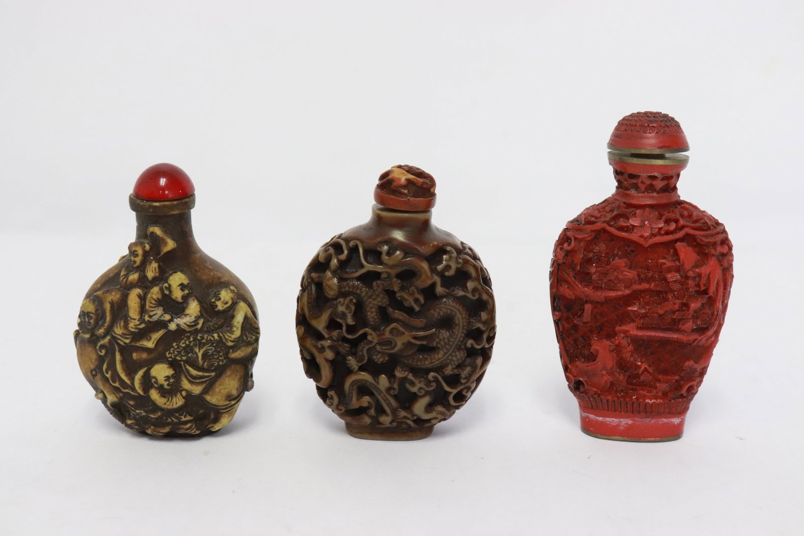 3 snuff bottles: 3 snuff bottles, 2.65"x1.75"x1.2" - 3.15"x1.65"x0.85"