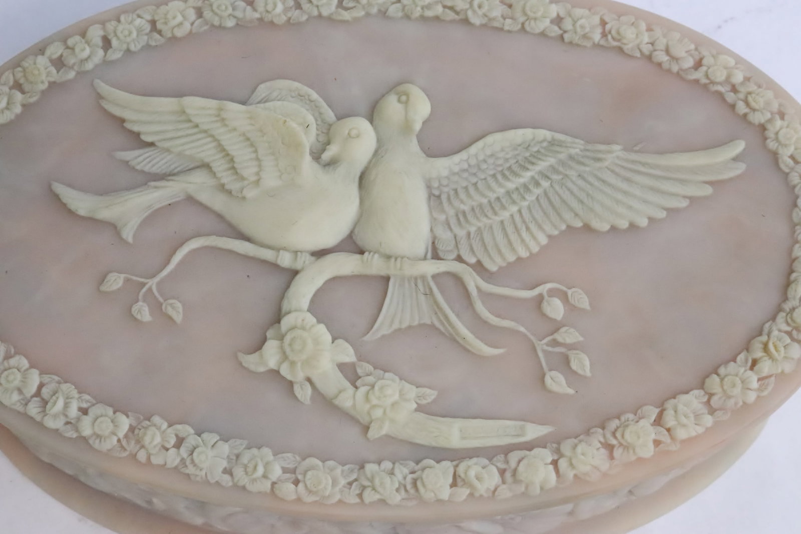 Beautiful incolay box - 3