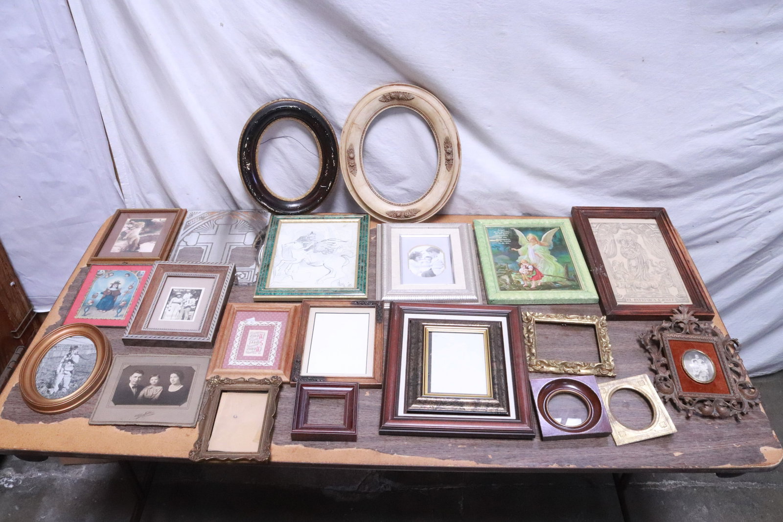 Lot of picture frames (1 of 9)