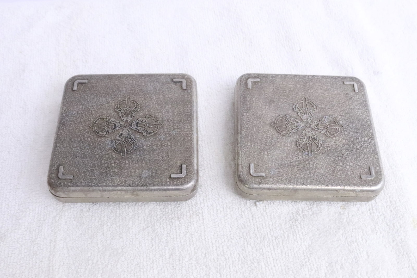 2 white metal scent boxes - 6