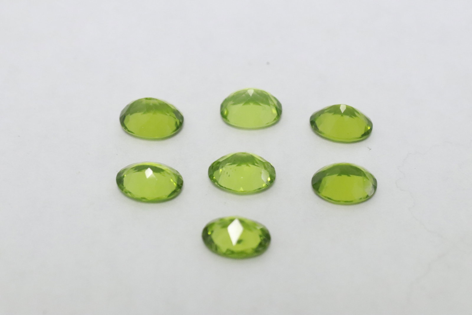 Lot of peridot stones, total approx. 19ct: Lot of peridot stones, total approx. 19ct