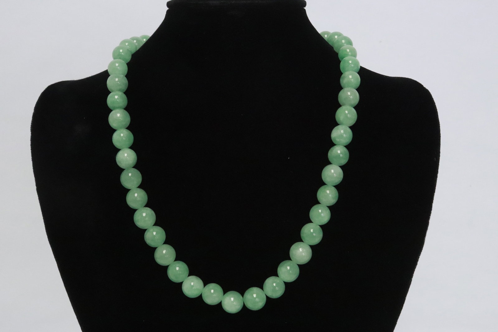 Chinese jadeite like bead necklace: Chinese jadeite like bead (0.38"x0.38"dia ea) necklace (20.5"L)