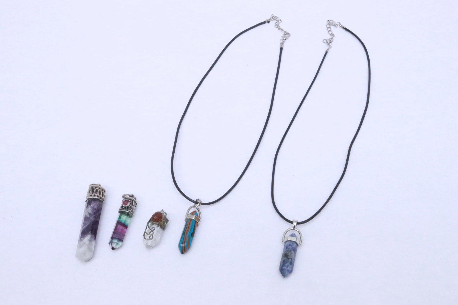 5 stone points made pendants: 5 stone points made pendants, 1.15"x0.65"x0.45" - 2.4"x0.6"x0.6"