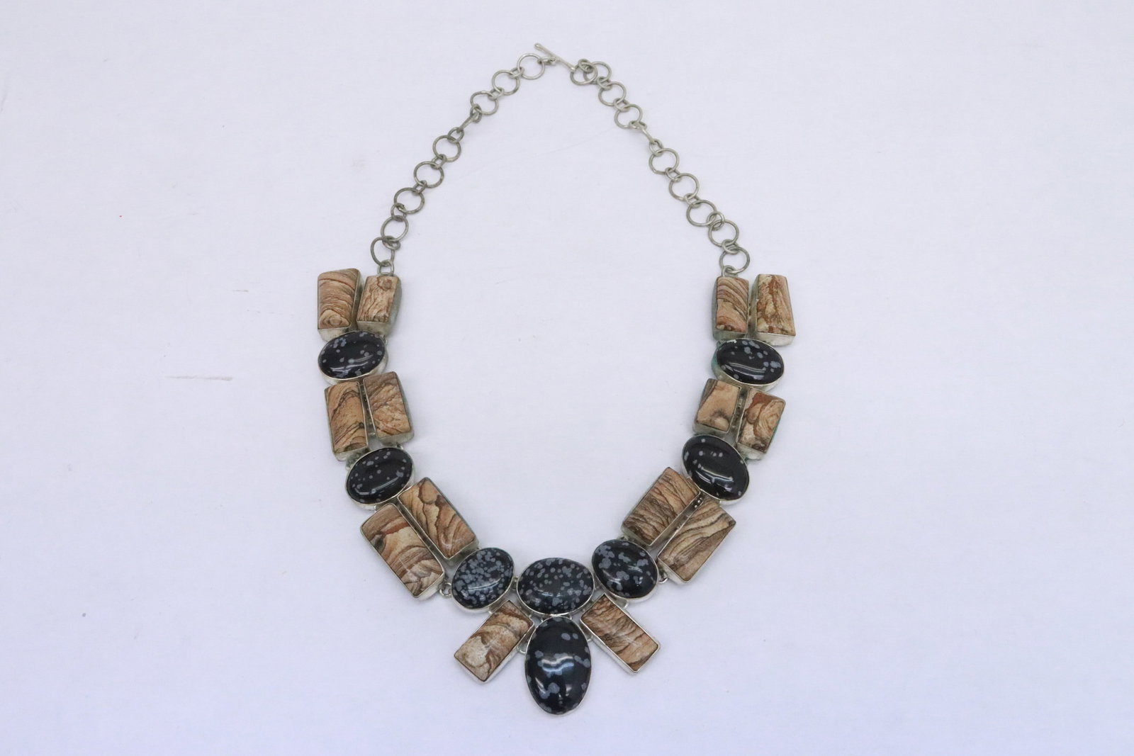 Large necklace with semiprecious stones: Large necklace with semiprecious stones, wt. 122gm, 21"L