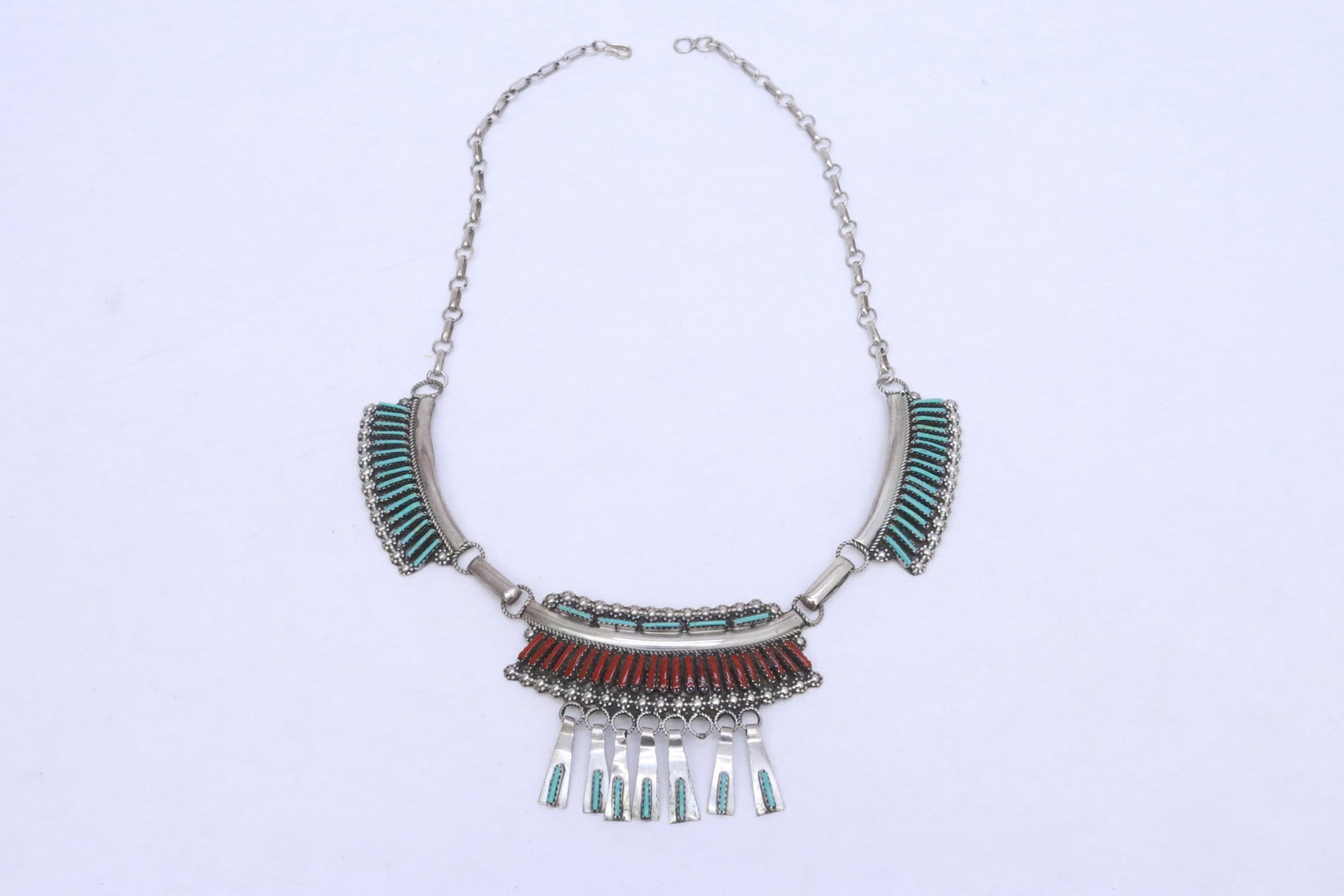 A beautiful sterling necklace: A beautiful sterling necklace, wt. 47.5gm, 19.6"L