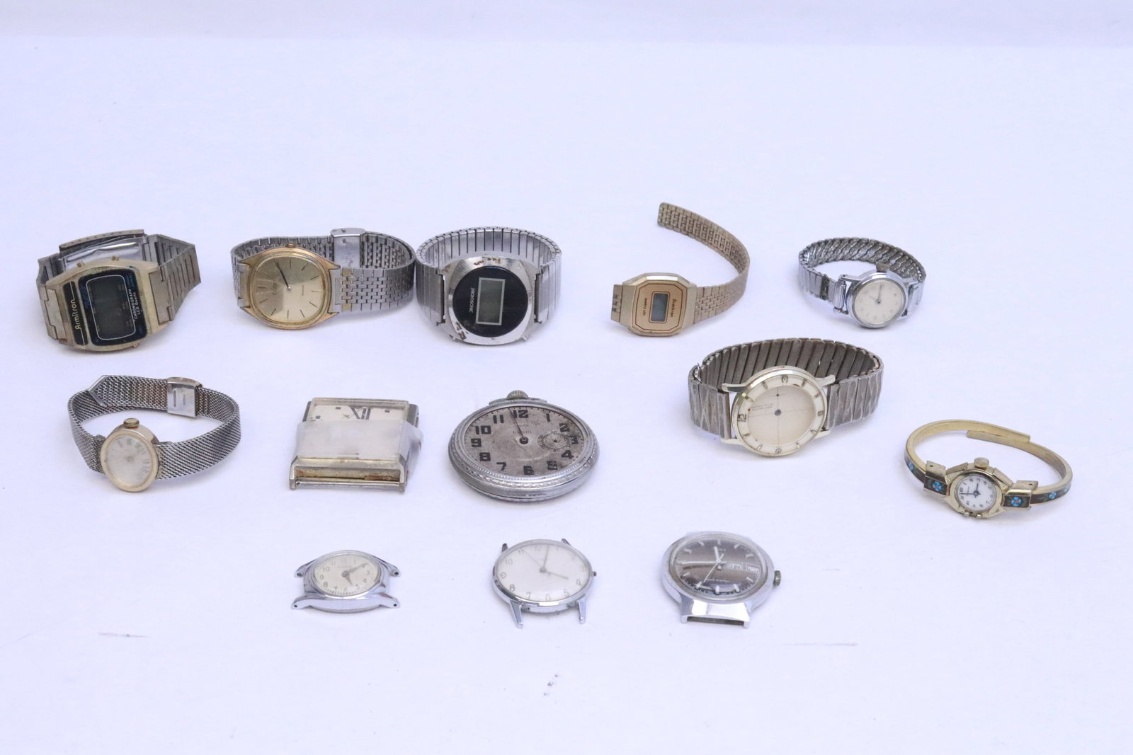 Lot of watch parts: Lot of watch parts
