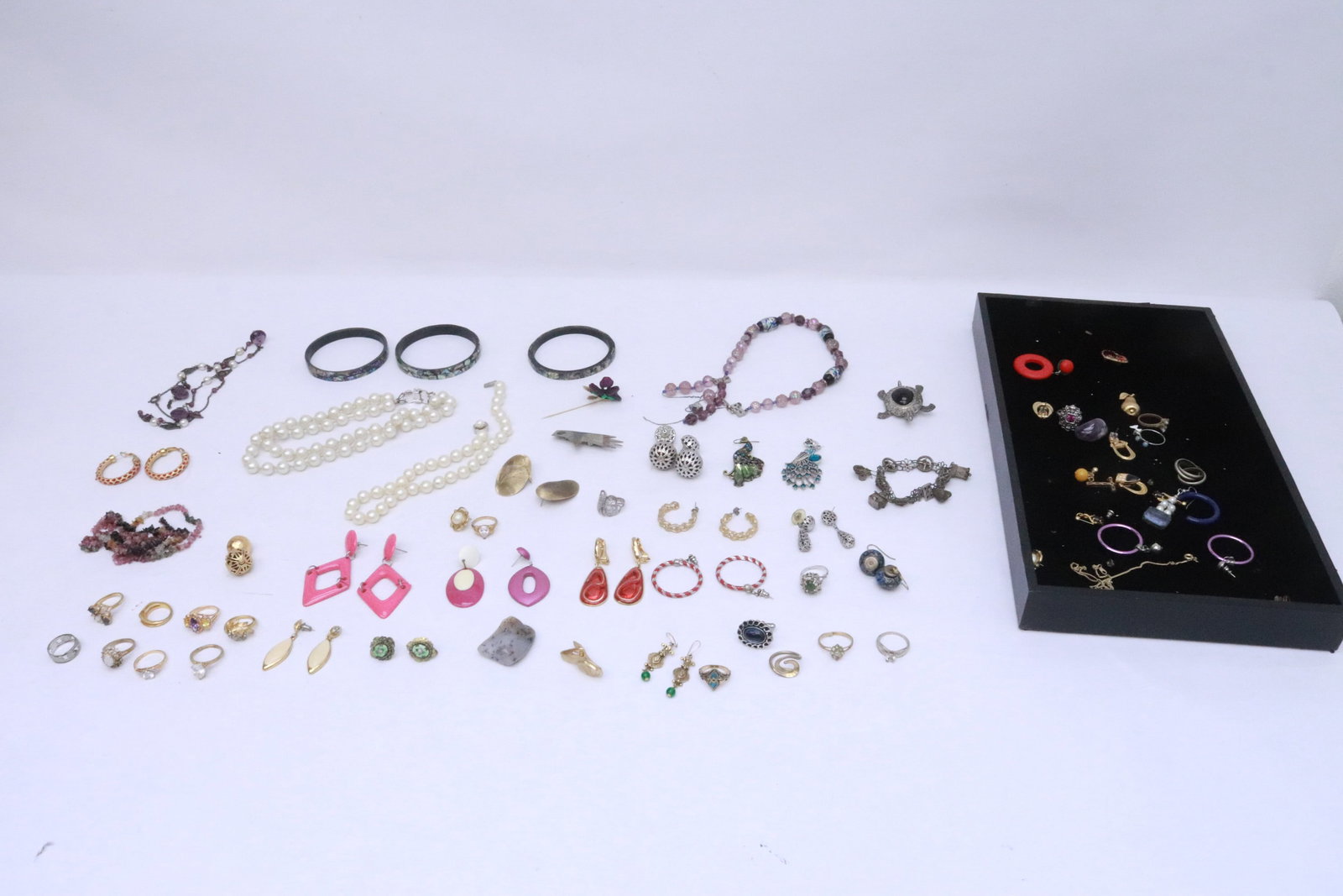 Lot of misc. jewelry (1 of 7)