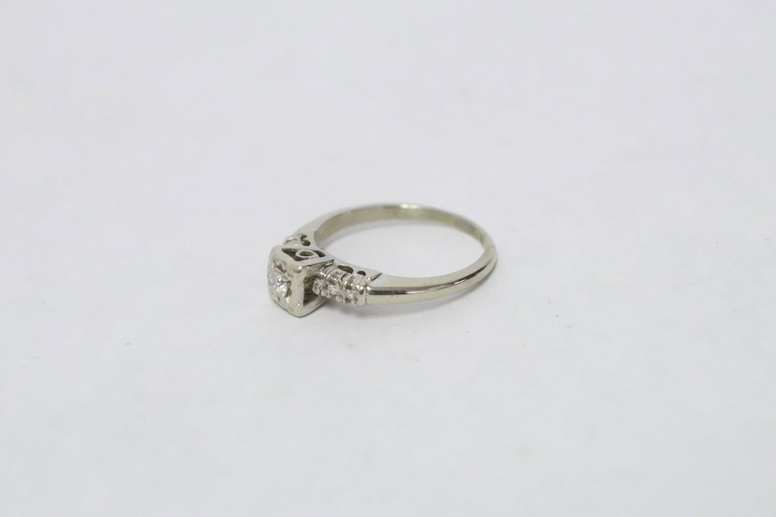 14K W/G diamond ring - 2