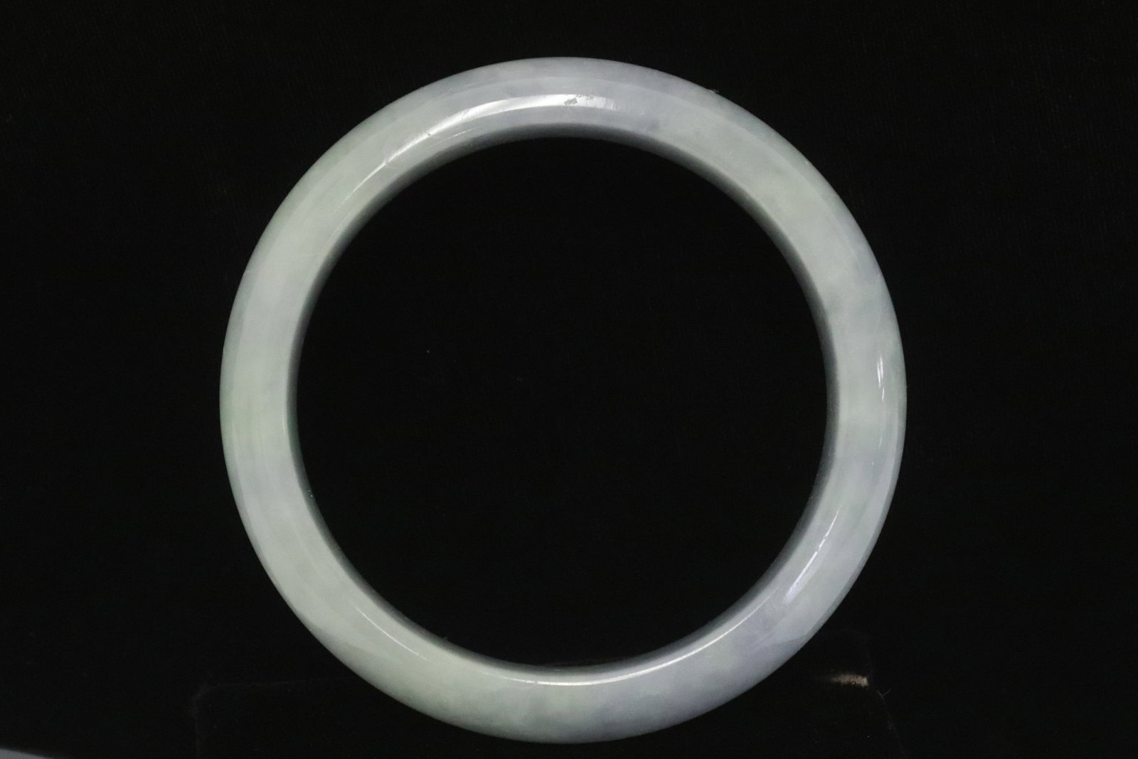 Fine jadeite bangle - 2