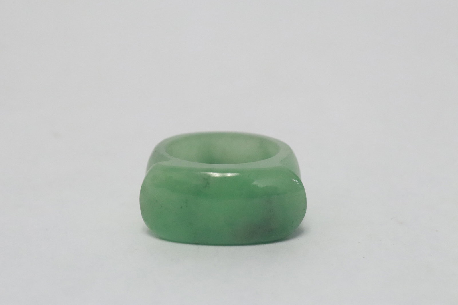 A jadeite bangle ring: A jadeite bangle ring, 0.6"x1.15"x1.18"