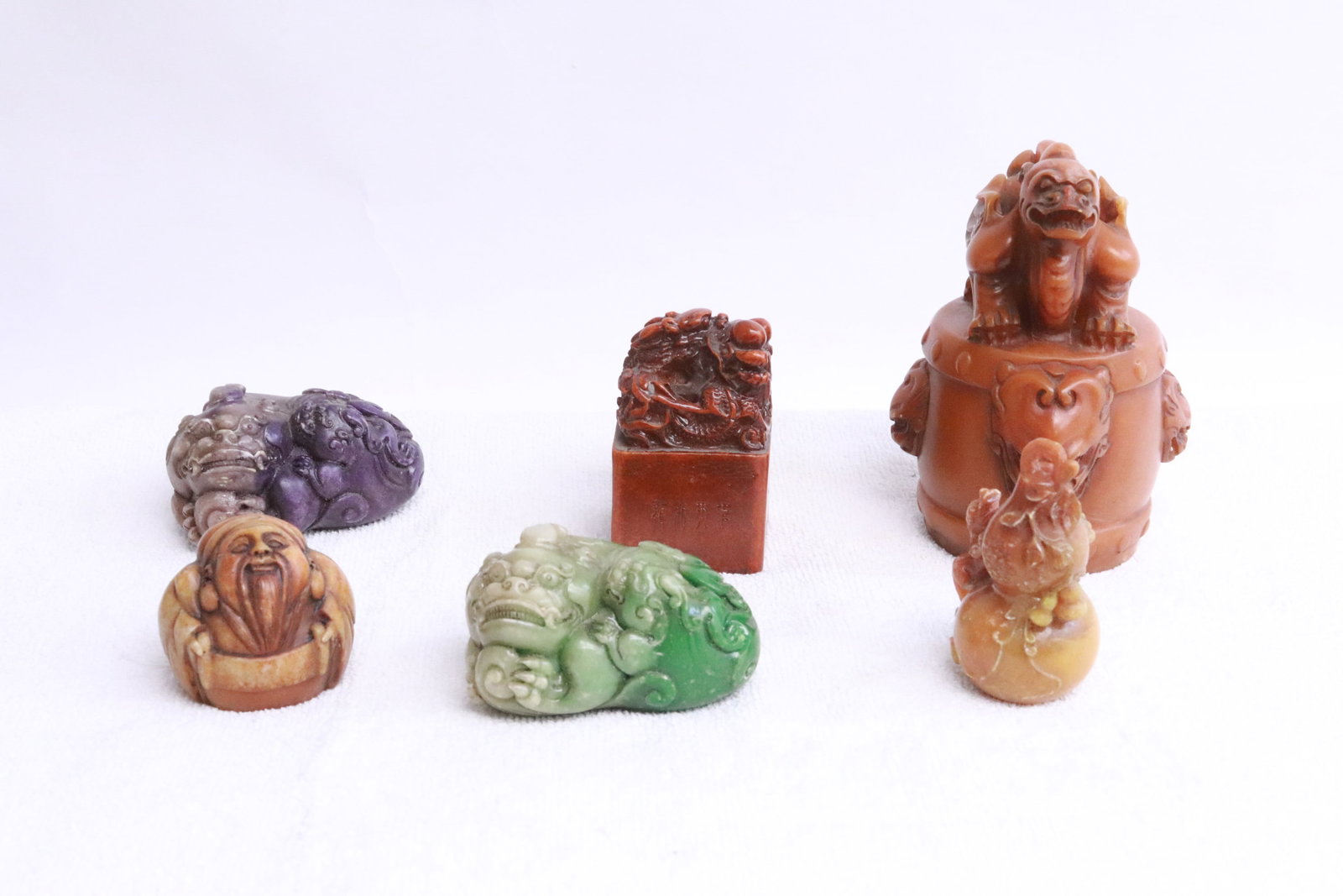 2 resin seals, and 2 resin fulions: 2 resin seals (3"x1.8"x1.8", 5"x3.35"x3.65"), and 2 resin fulions (1.85"H, 1.8"x2.15"x3.2")