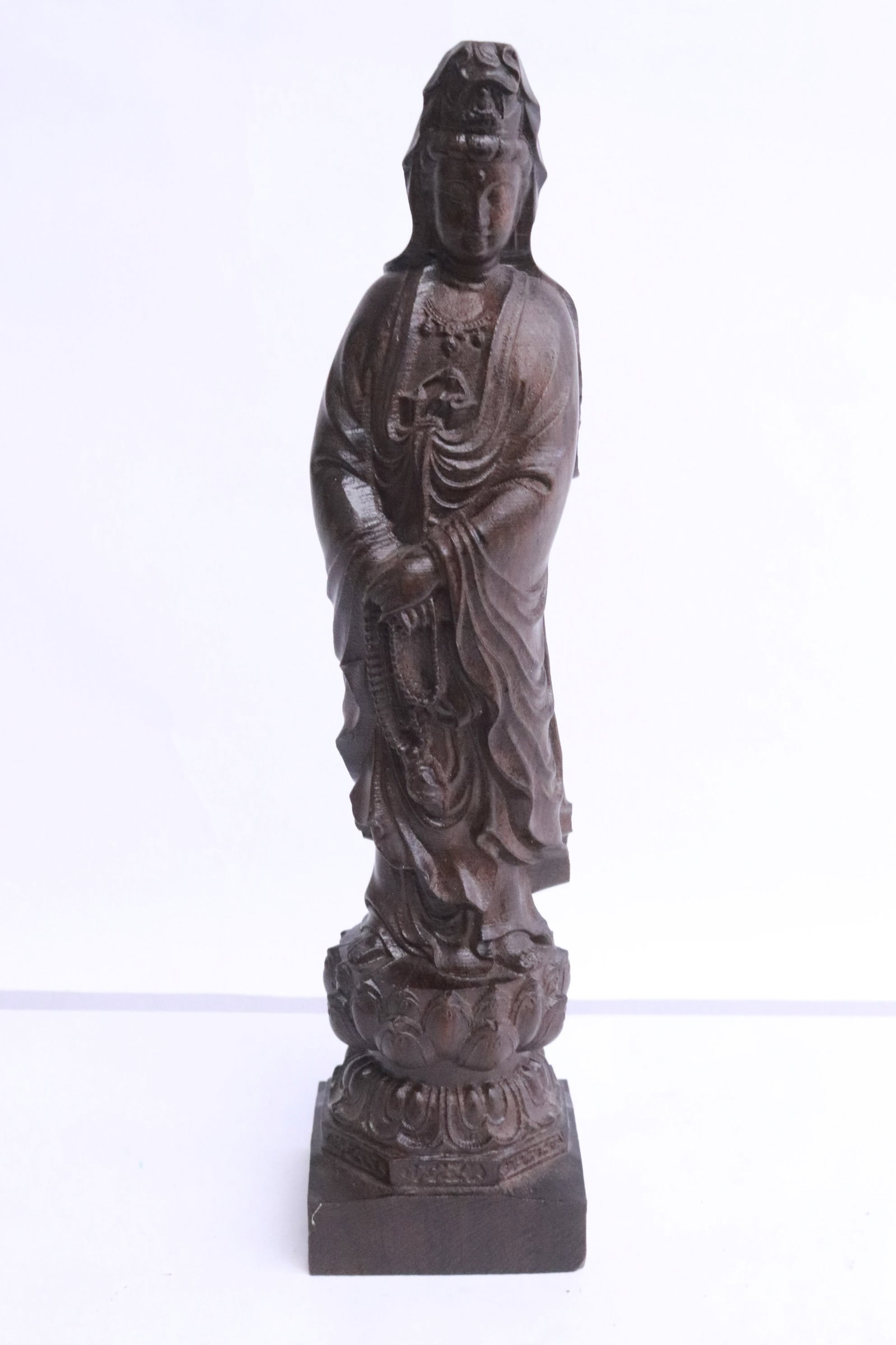 Wood carved Guanyin: Wood carved Guanyin, 10.65"H