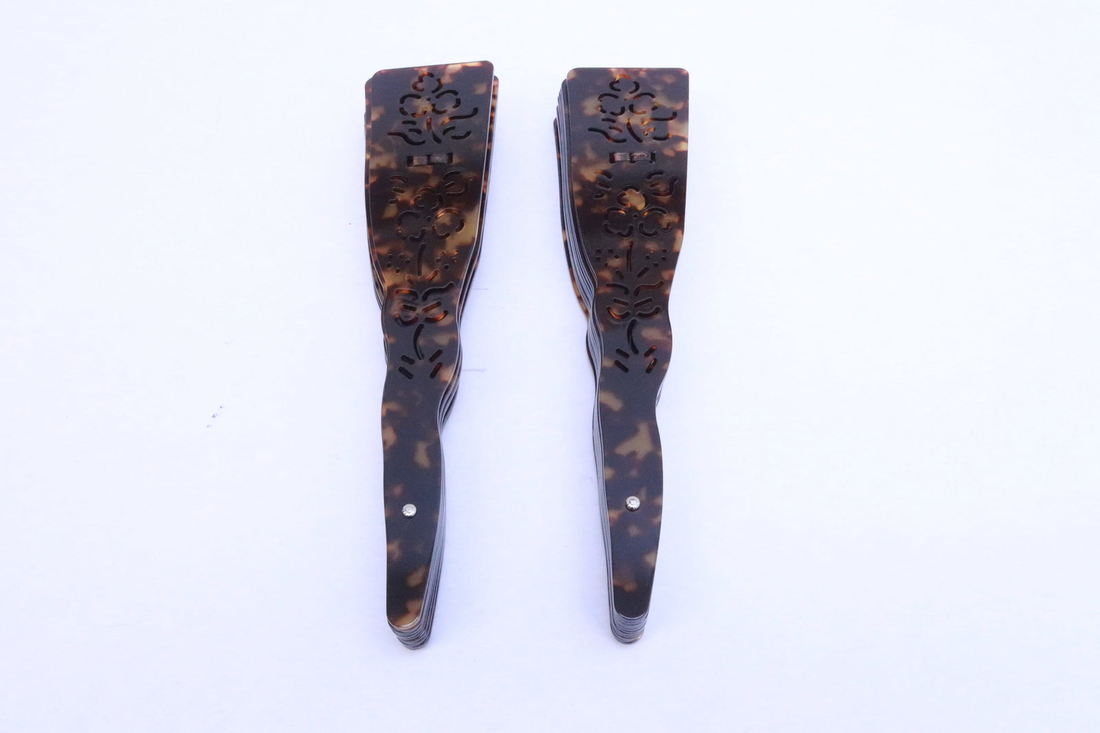 2 resin fans: 2 resin fans, 8.75"L, 8.83"L