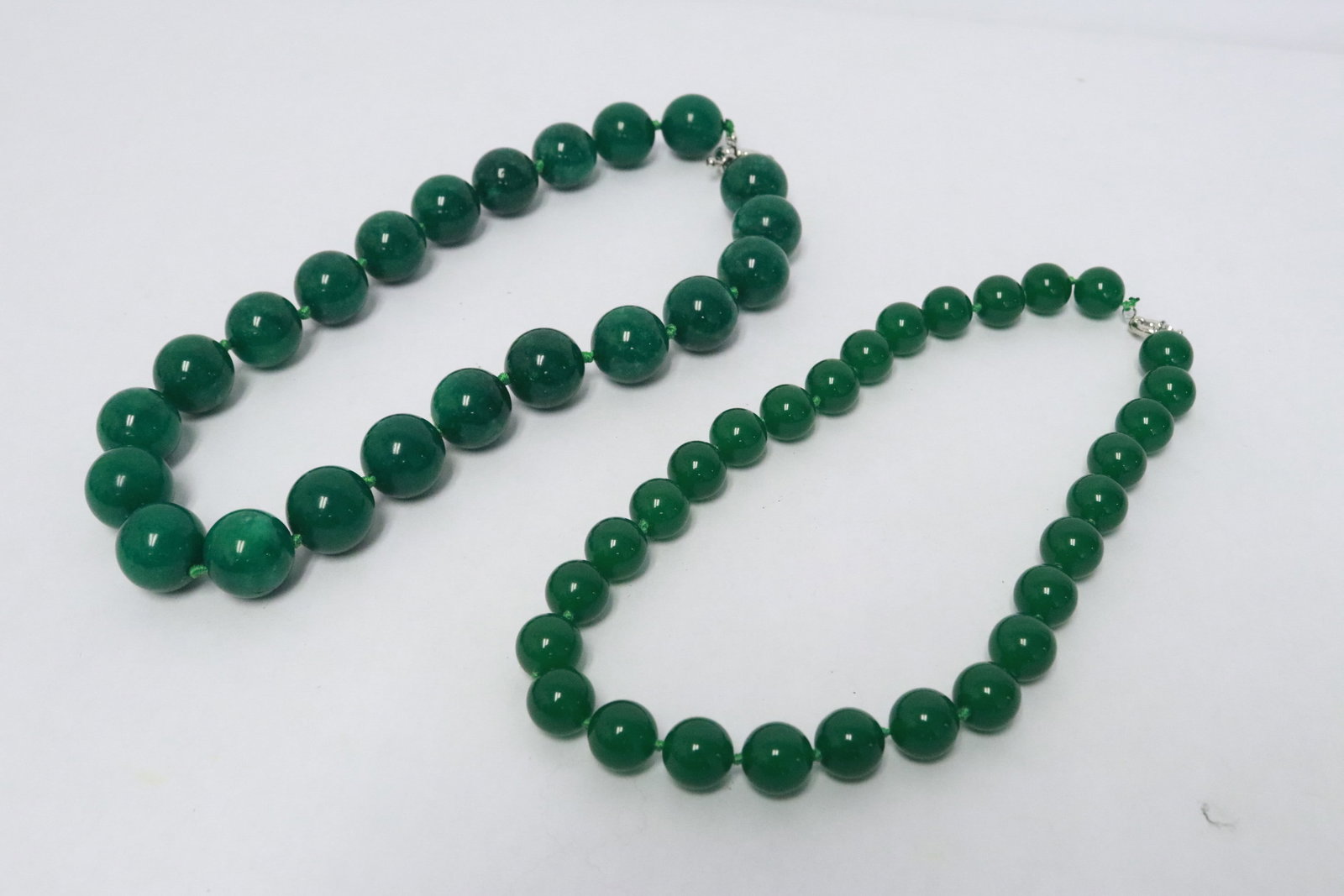 2 jade like bead necklaces: 2 jade like bead (0.6"x0.6"dioa - 0.8"x0.8"dia) necklaces (19"L, 21"L)