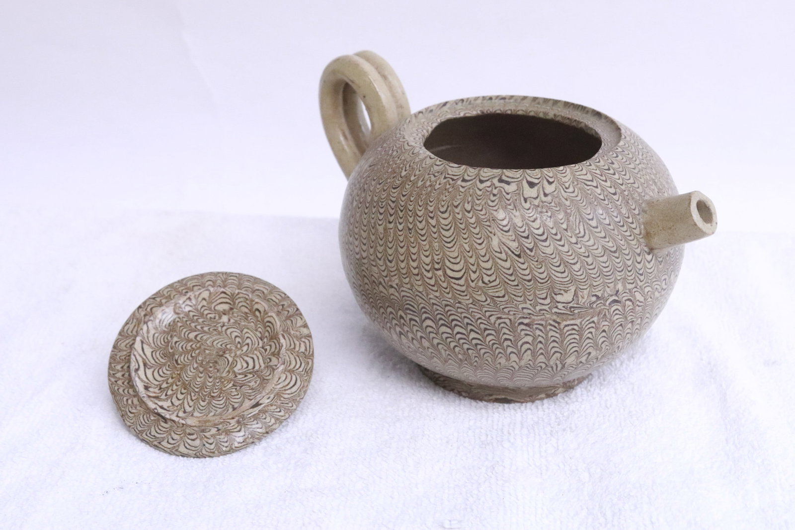 A marbled teapot - 4