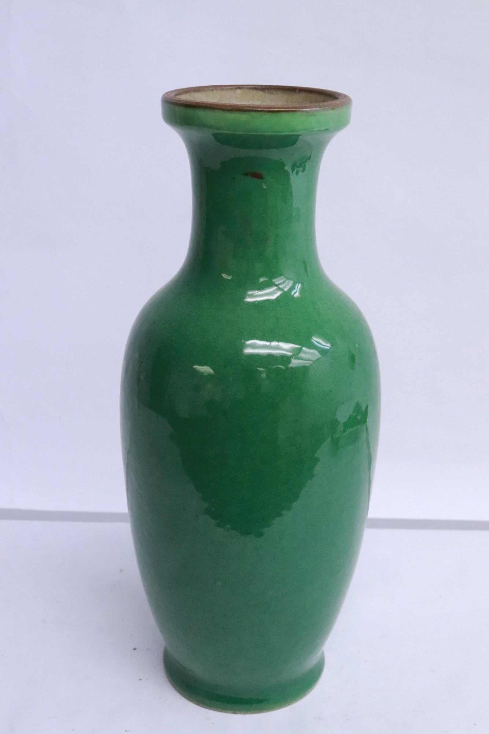 Fine Chinese green glazed porcelain vase (1 of 8)