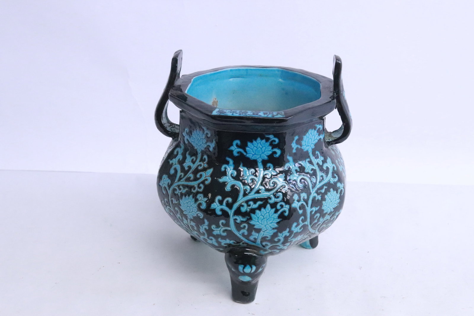 A blue on black porcelain handled censer: A blue on black porcelain handled censer, 5.65"x4.65"x4.65"