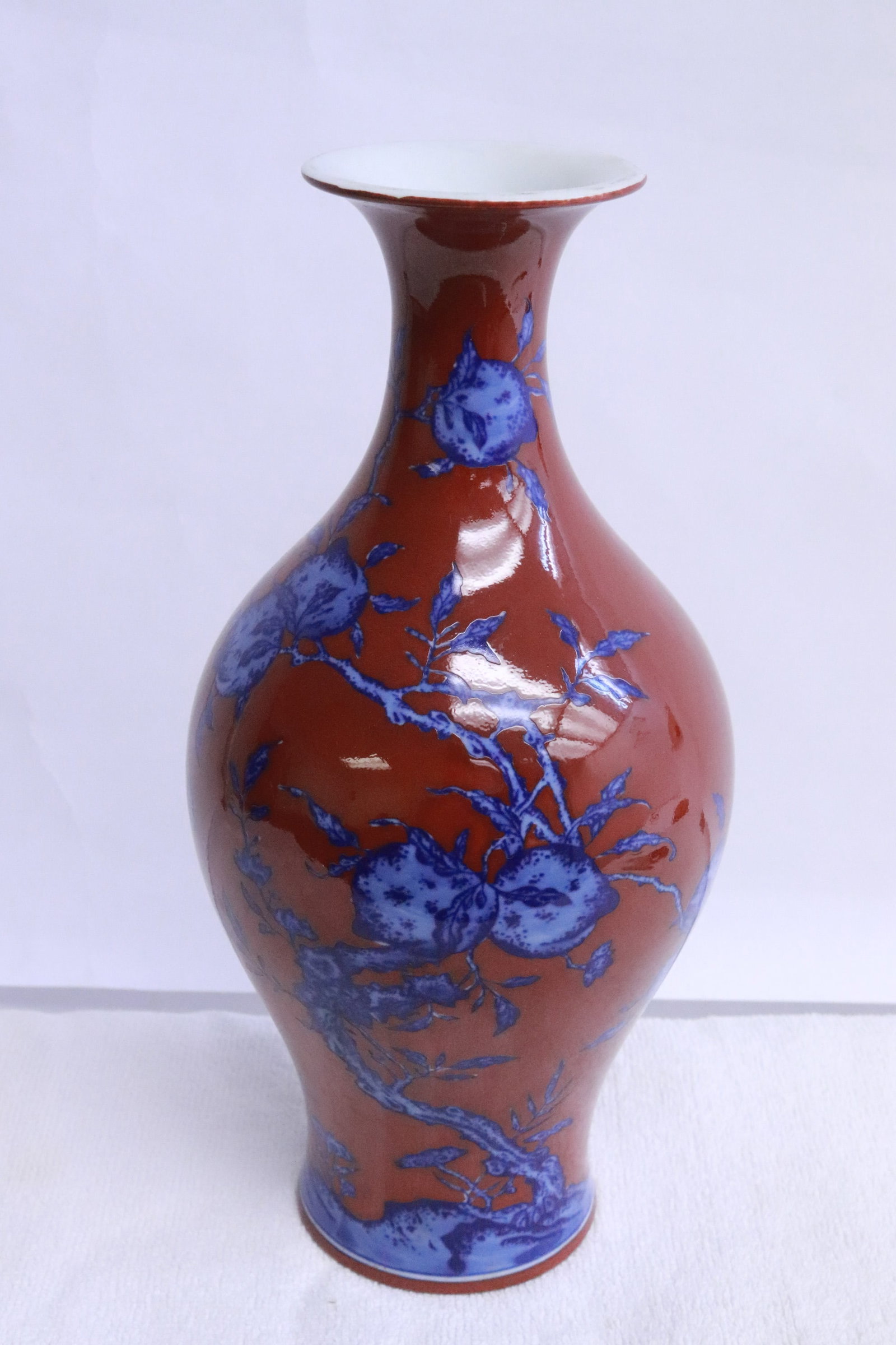 Fine Chinese blue on red porcelain vase: Fine Chinese blue on red porcelain vase, 10.25"x5"dia