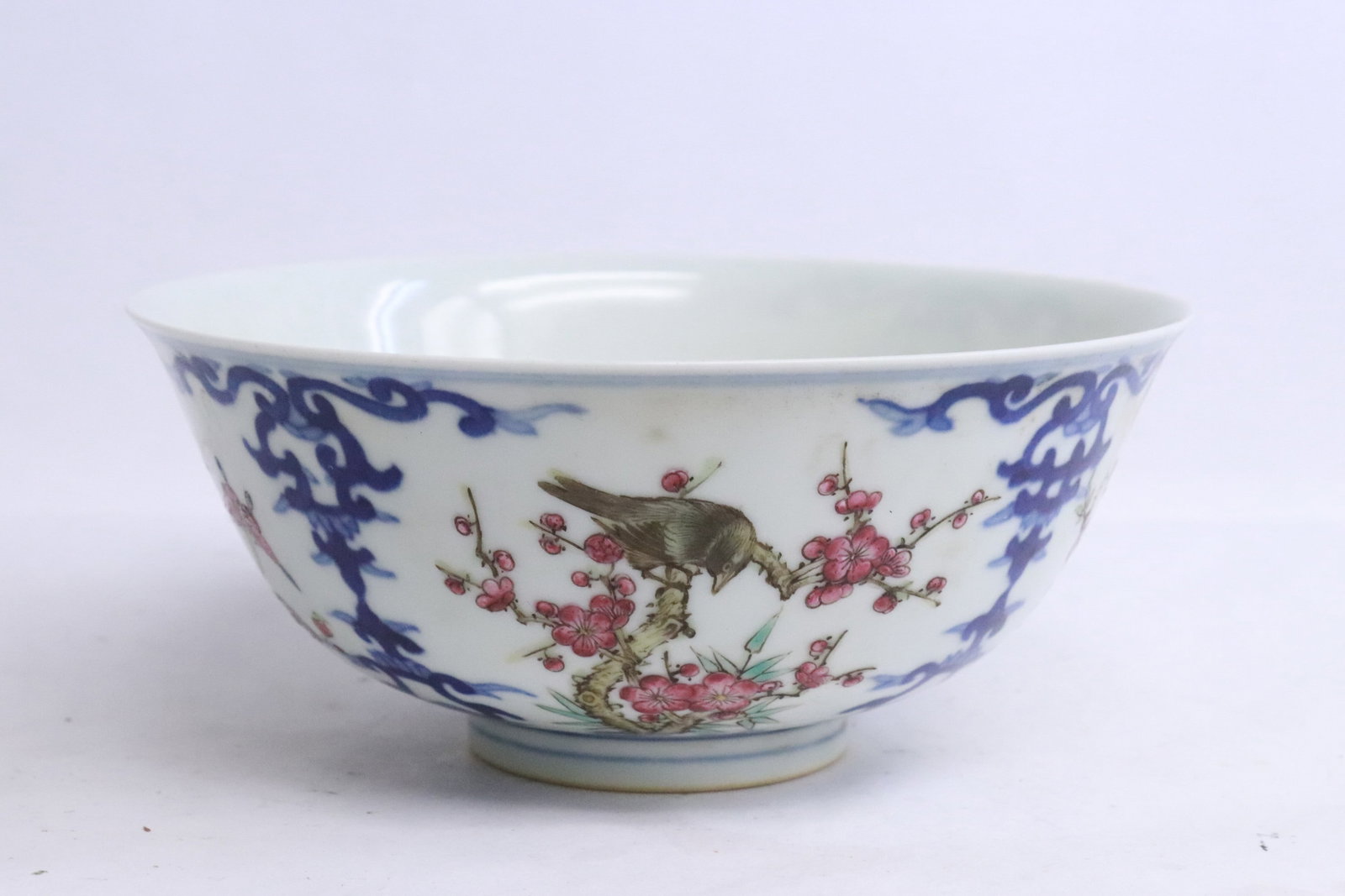 Beautiful Chinese doucai porcelain bowl: Beautiful Chinese doucai porcelain bowl, 2.65"x5.9"dia