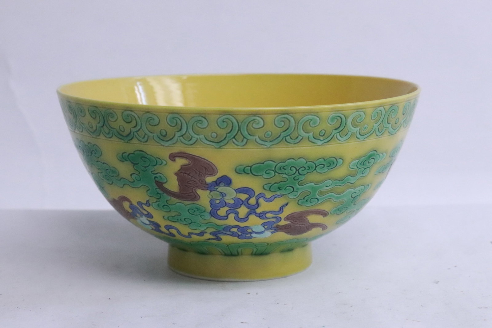 Beautiful Chinese famille rose porcelain bowl: Beautiful Chinese famille rose porcelain bowl, 2.7"x5.35"dia