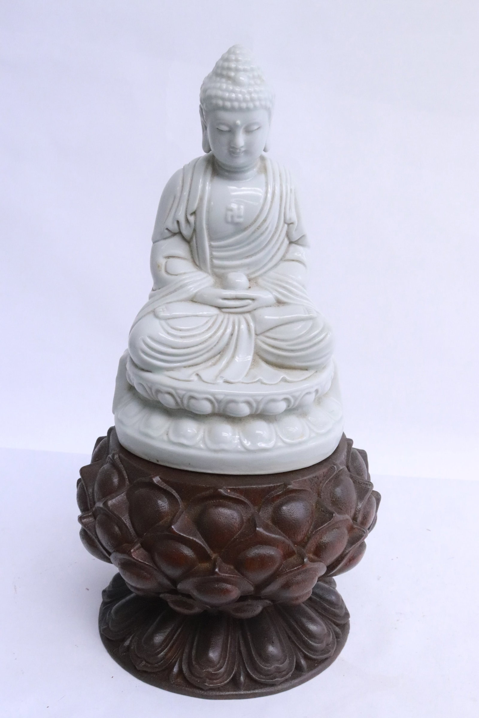 A blanc de shin porcelain sculpture of deity: A blanc de shin porcelain sculpture of deity, 6.75"H