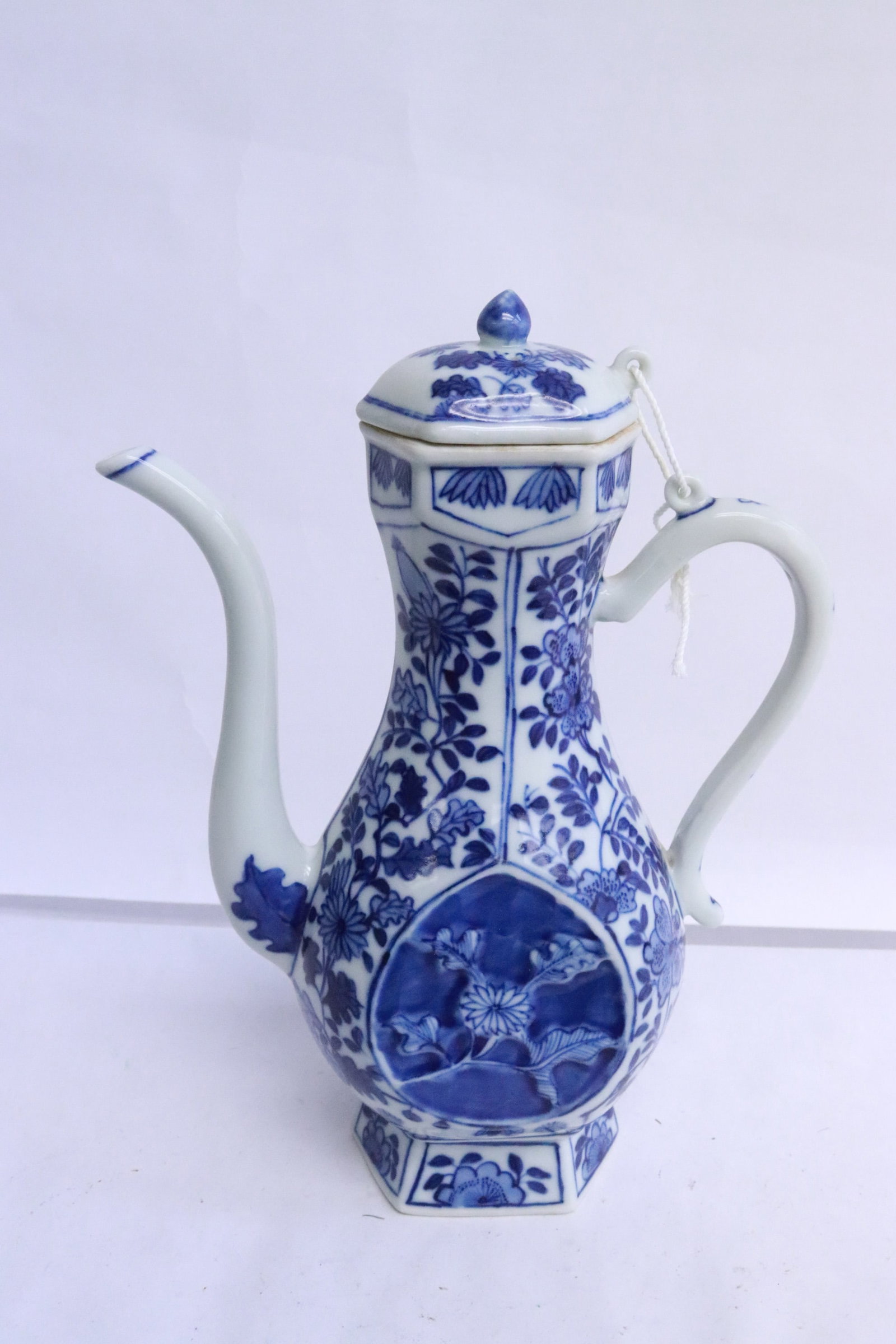 Chinese blue and white porcelain wine server: Chinese blue and white porcelain wine server, 9.65"x7.35"x3.6"
