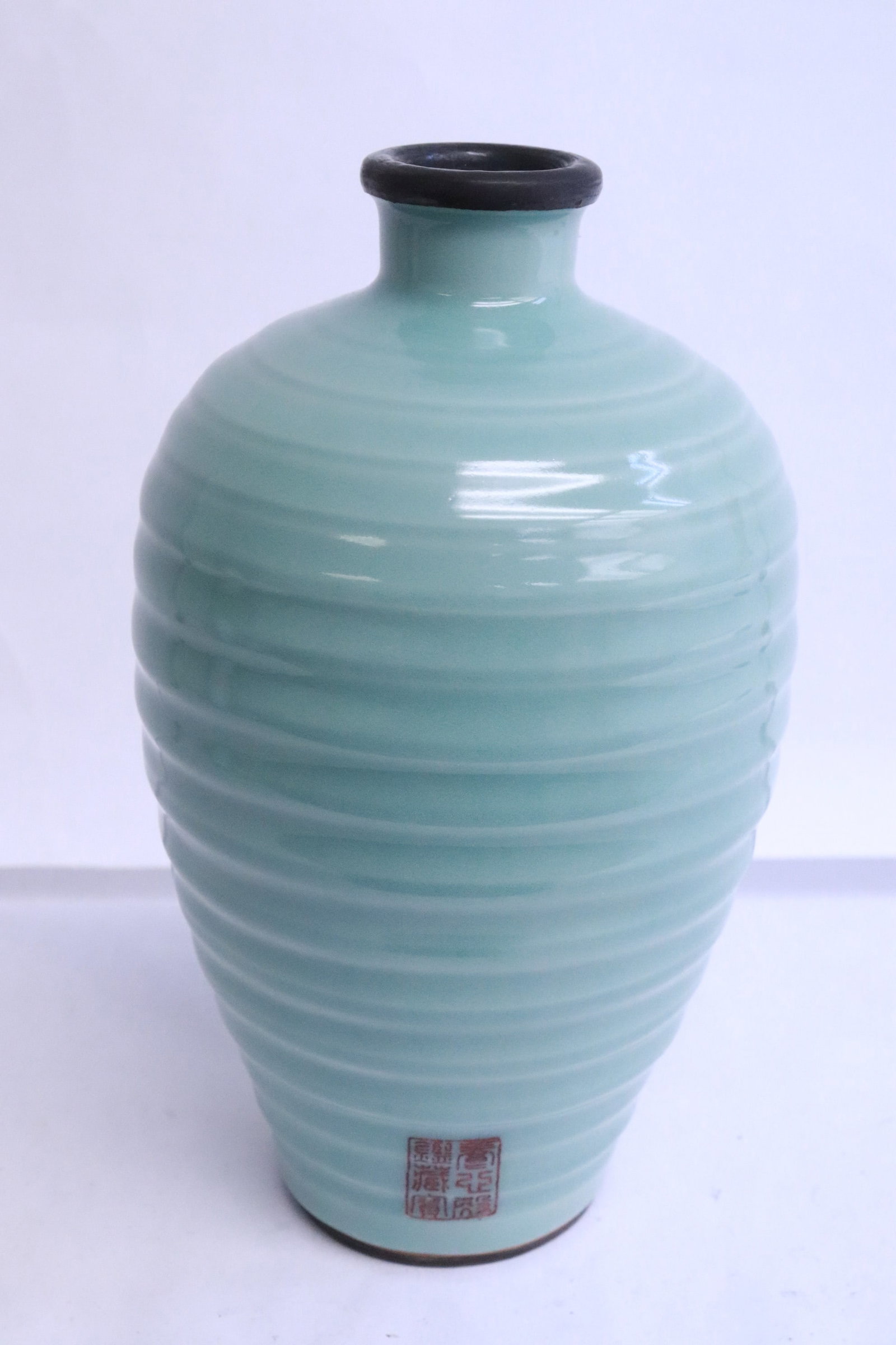 Fine Chinese light blue porcelain vase: Fine Chinese light blue porcelain vase, 8.3"x5.1"dia (box:7.25"x13.45"x9.6")