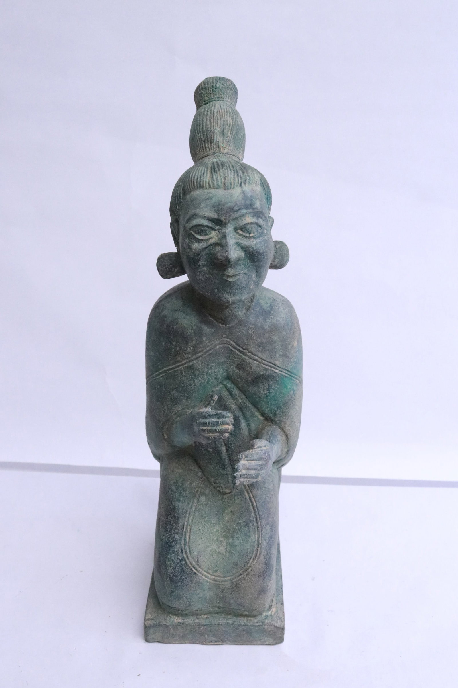 A metal sculpture of figure: A metal sculpture of figure, 12.6"H (box:6.15"x14"x7.15")