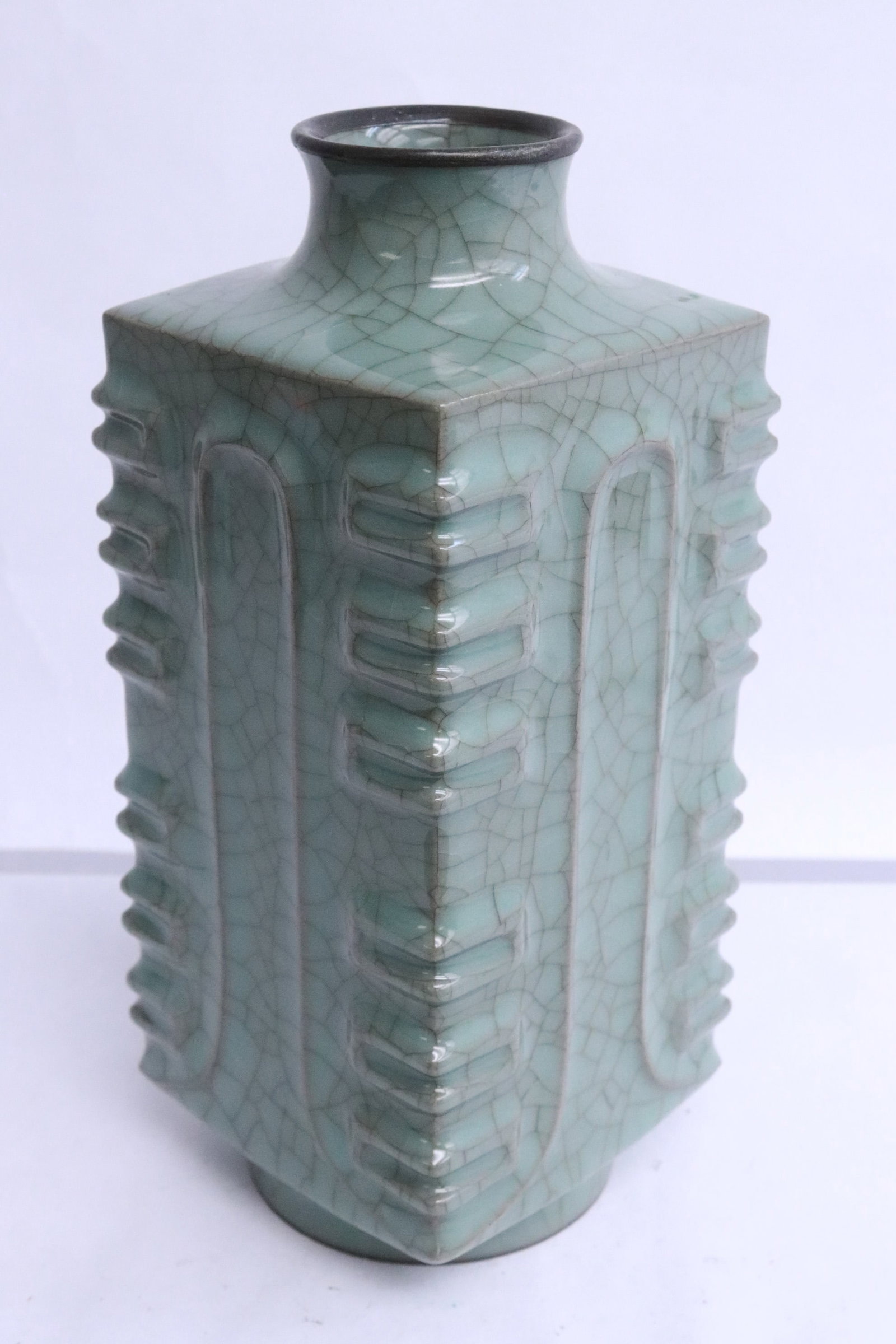 Chinese celadon porcelain vase in the form of cong: Fine Chinese celadon porcelain vase in the form of cong, 8.85"x4"x4"