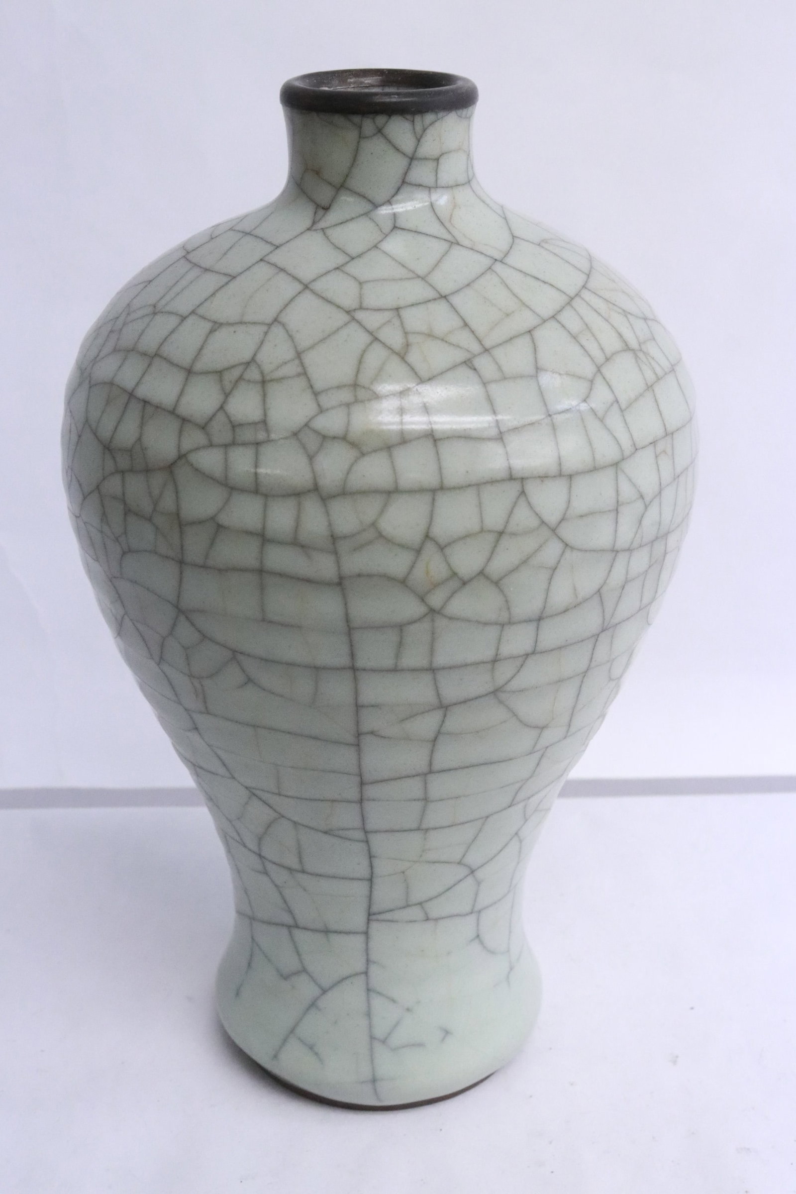 Fine crackleware porcelain meiping: Fine crackleware porcelain meiping, 8.8"x5.3"dia