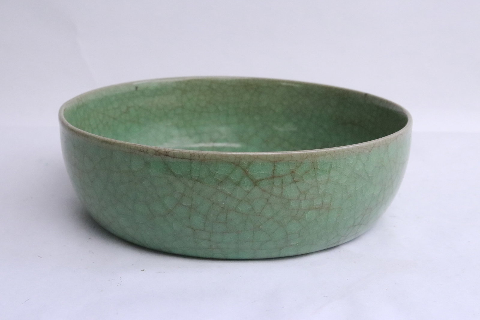 A green glazed porcelain brush wash: A green glazed porcelain brush wash, 2"x6.5"dia