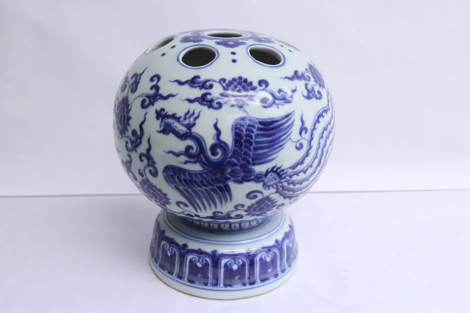 blue and white porcelain multi-hole porcelain vase: Unusual blue and white porcelain multi-hole porcelain vase, 8.15"x7.3"dia