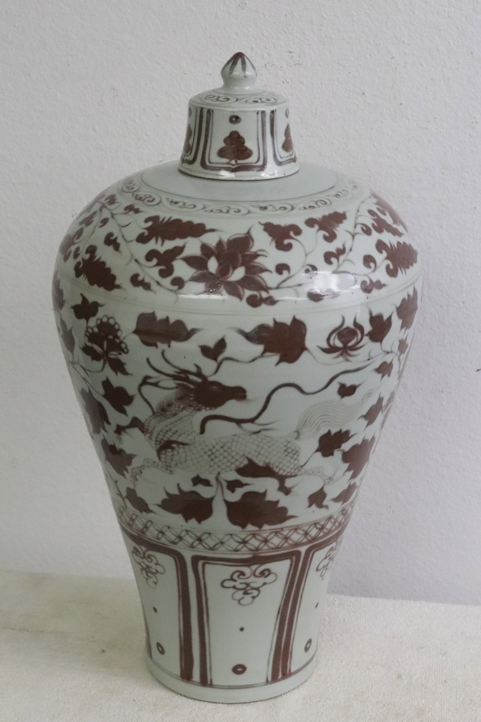 Massive red & white porcelain covered meiping: Massive red and white porcelain covered meiping, 18.9"x10"dia (box:12"x23.65"x13.4")