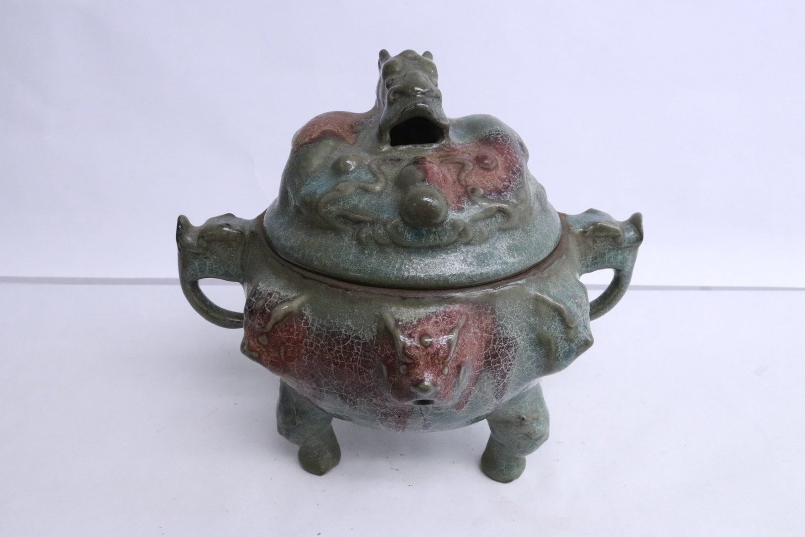 red on celadon earthenware covered censer: Fine red on celadon earthenware covered censer, 7.3"x7.9"x6.7" (box:8.4"x11.85"x11.7")