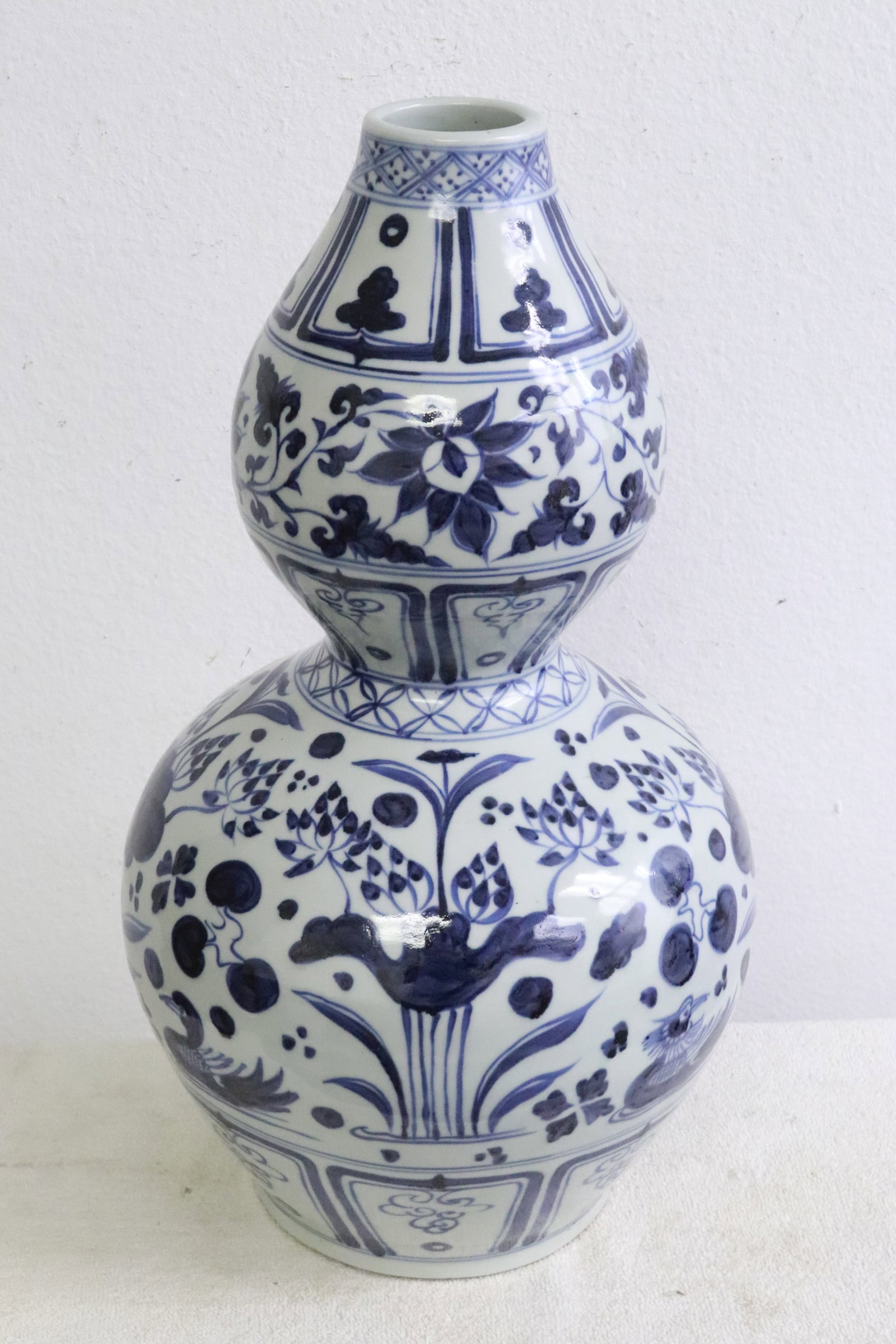 Massive Chinese b&w porcelain gourd shape vase: Massive Chinese blue and white porcelain gourd shape vase, 18.15"x10.4"dia (12"x23.65"x13.4")