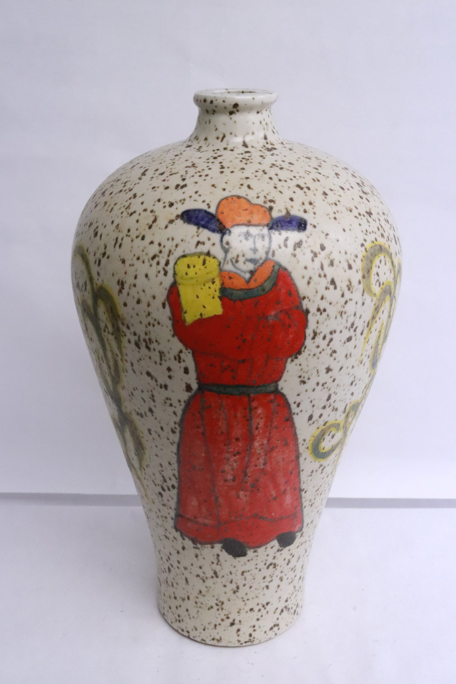 A wucai meiping: A wucai meiping, 13.35"x7.6"dia