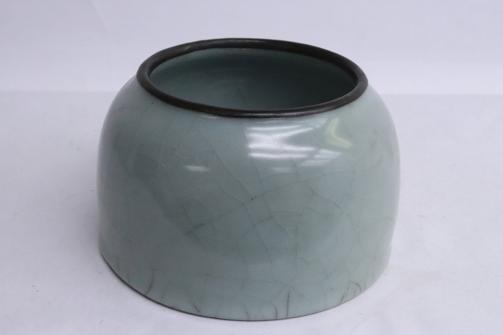 A celadon crackleware censer: A celadon crackleware censer, 3.3"x5.6"dia (box:6.4"x8.3"x6.3")