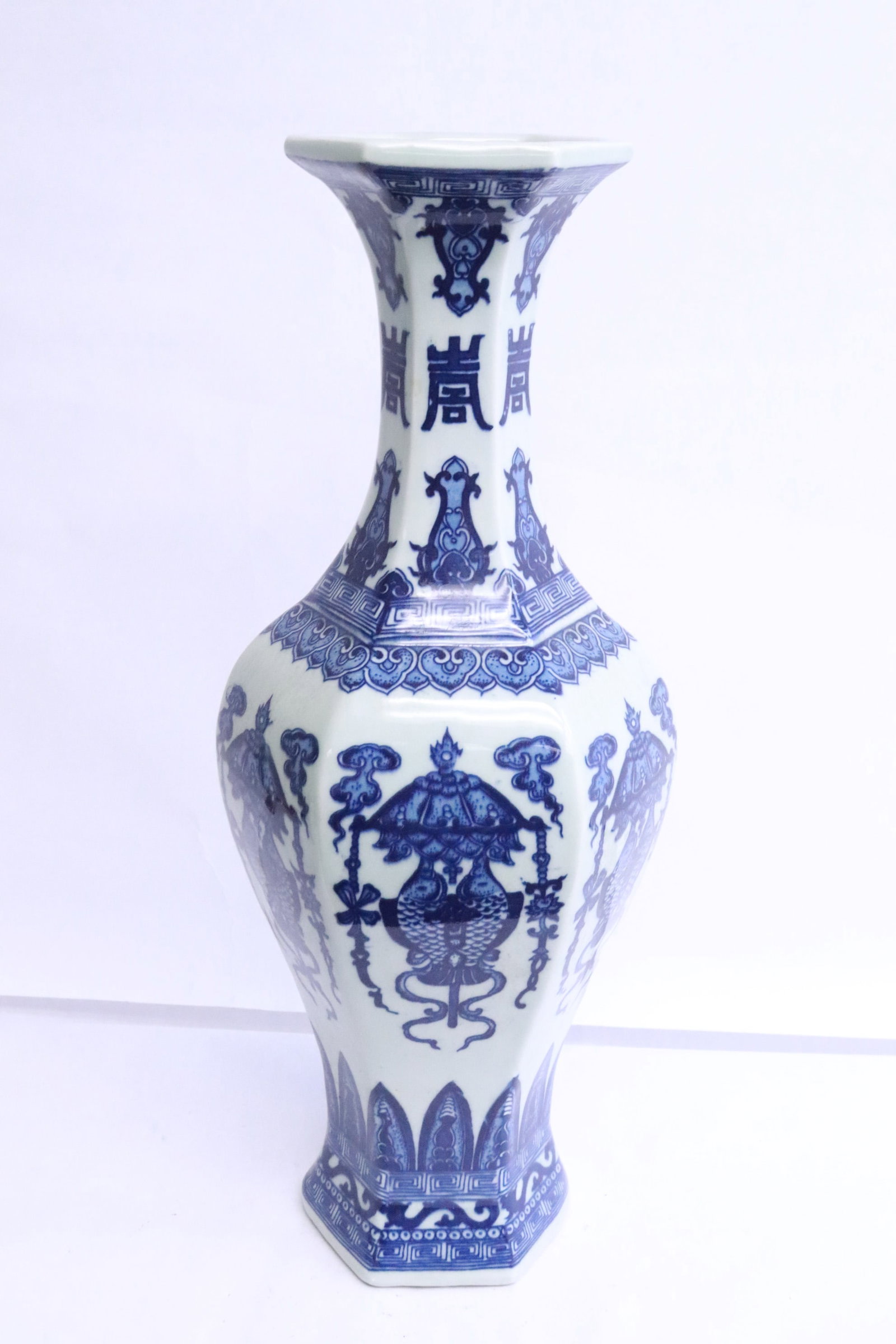 Chinese blue and white hexagonal porcelain vase: Chinese blue and white hexagonal porcelain vase, 15.7"x5.85"x6.35"