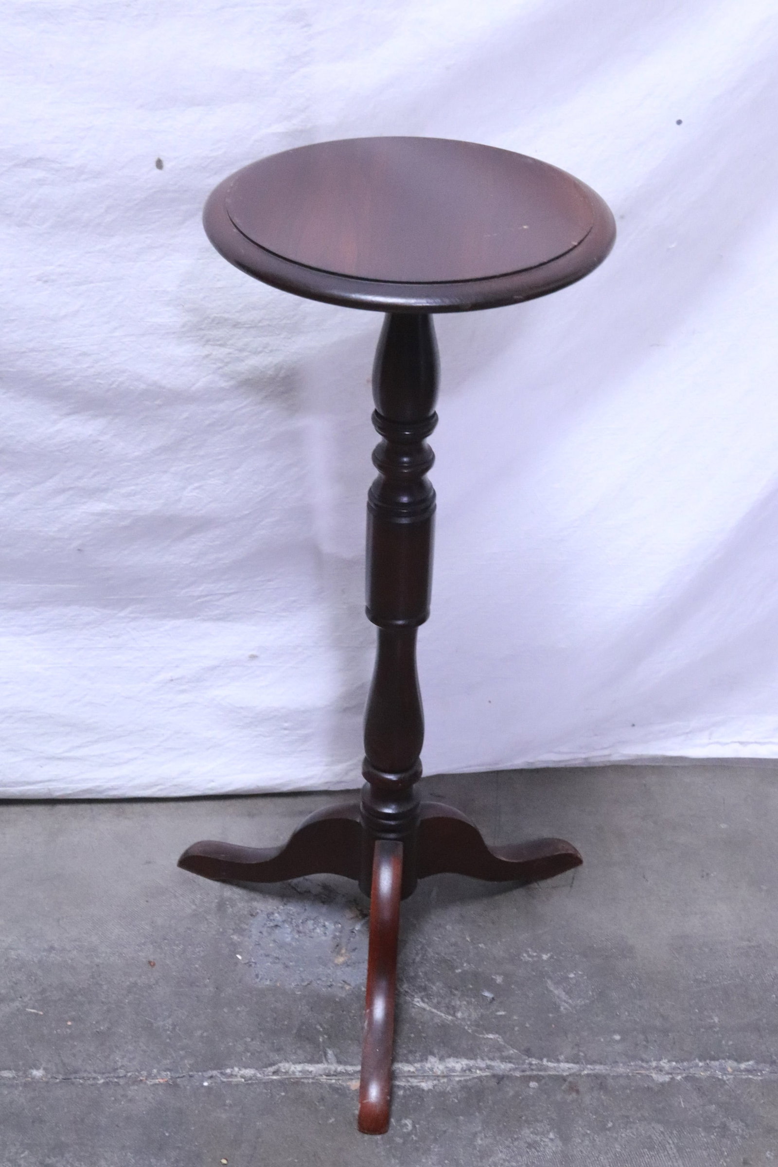 Mahogany plant stand (1 of 5)