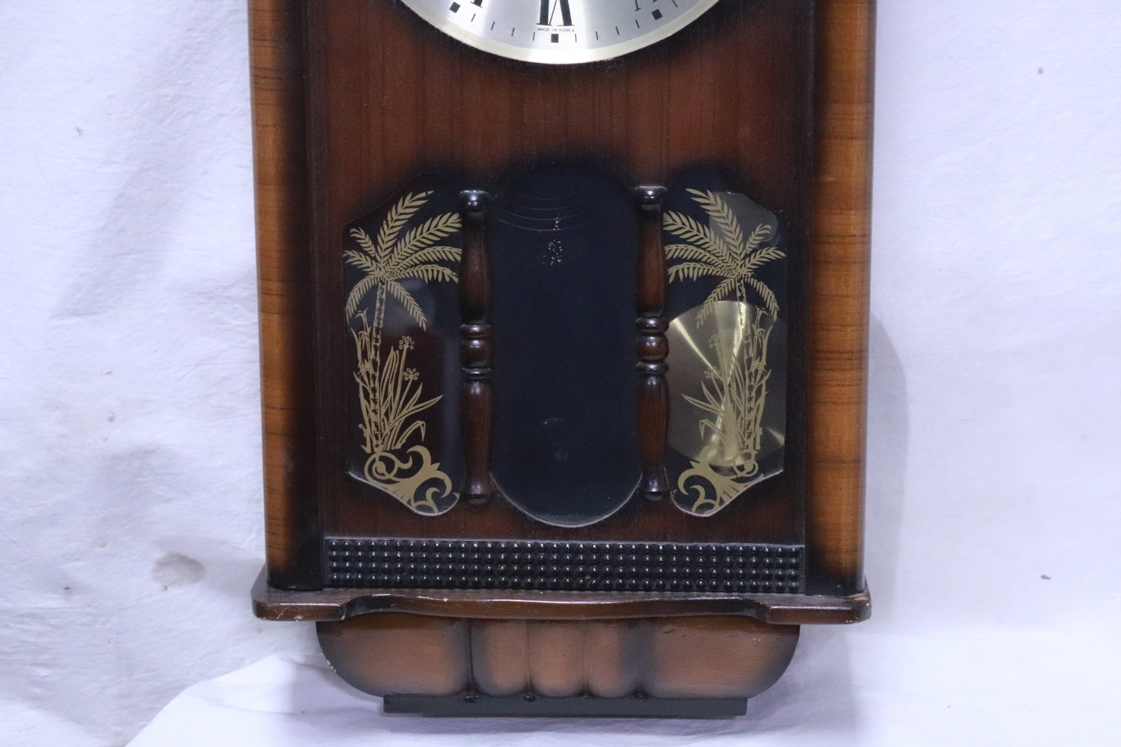 A 31-day key wind wall clock - 2