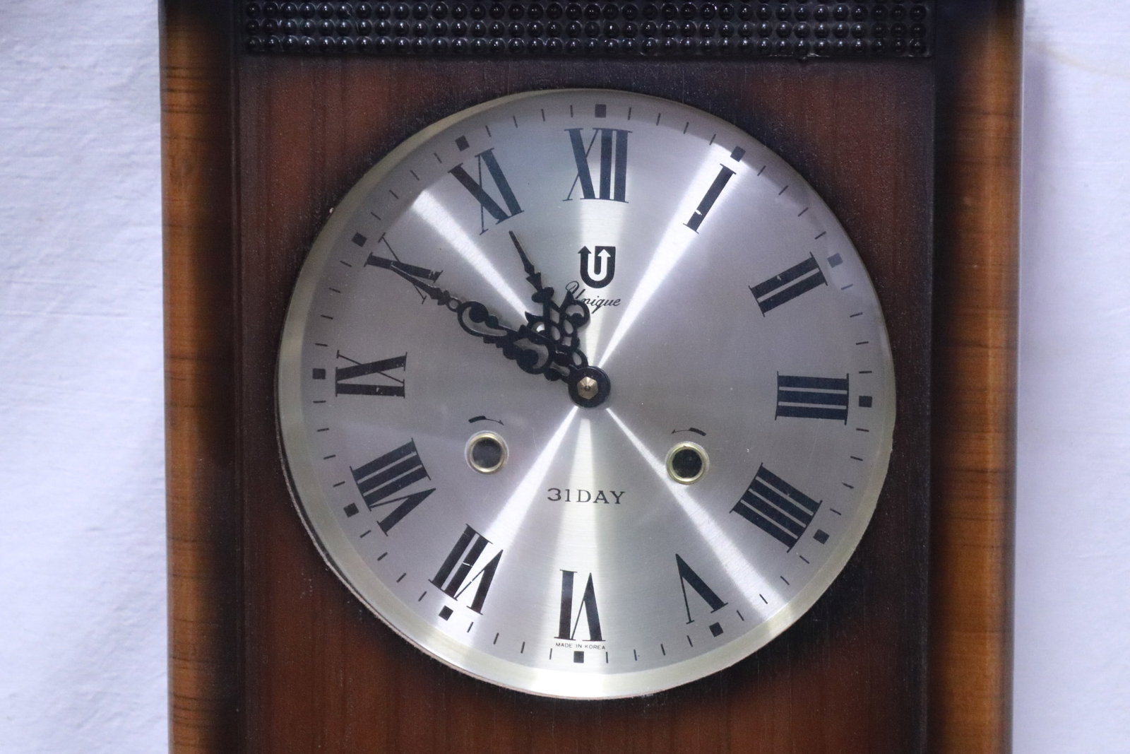 A 31-day key wind wall clock - 3