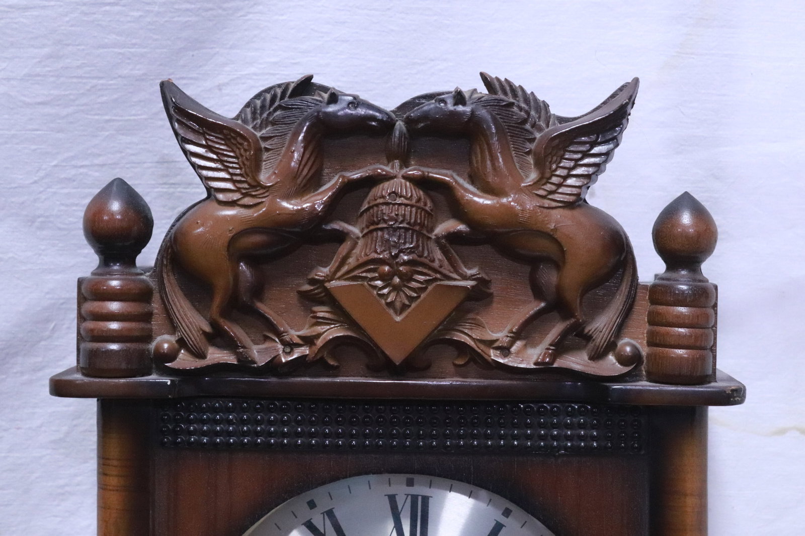 A 31-day key wind wall clock - 4